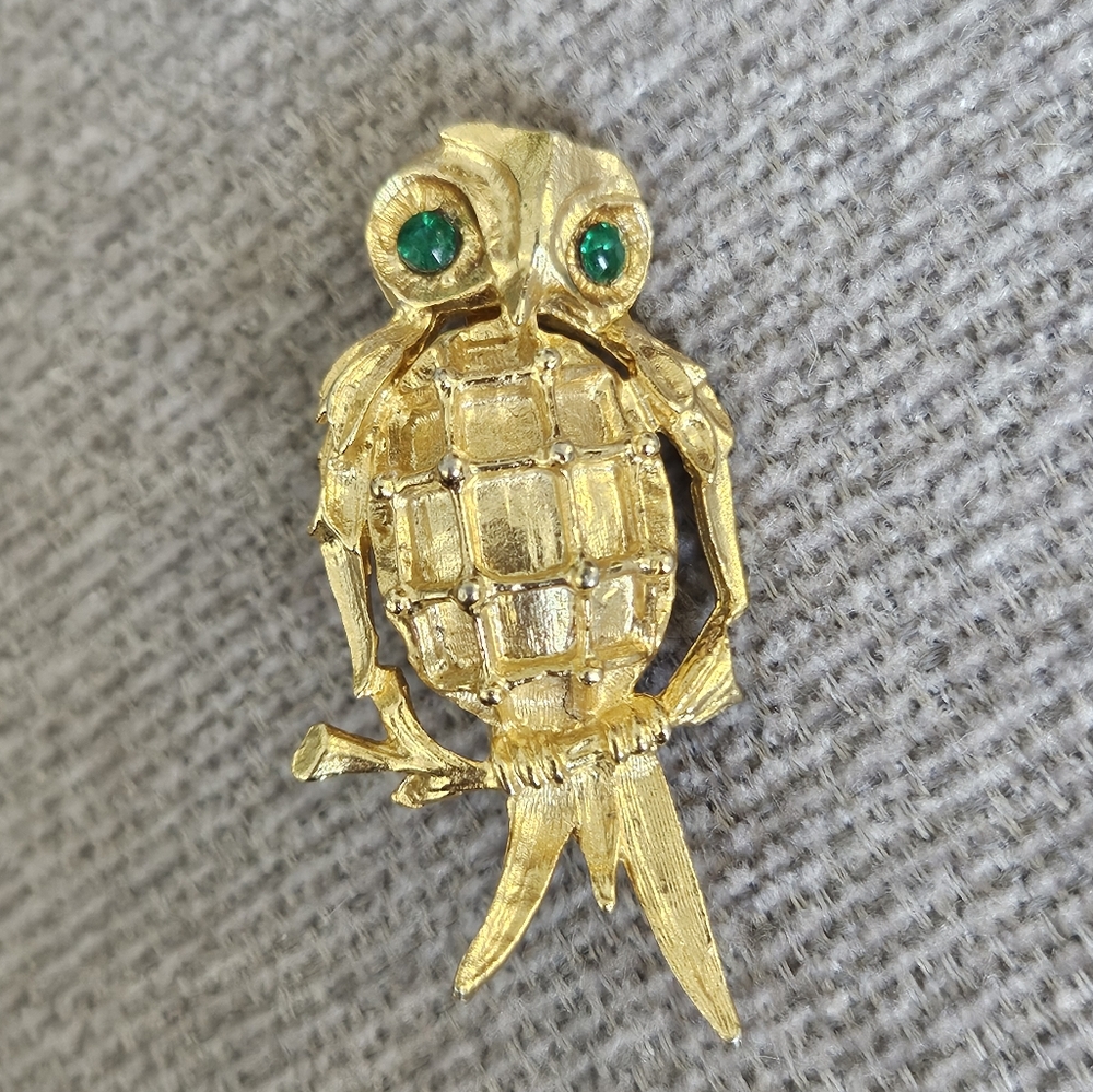 Vintage Gold Tone Perched Owl Brooch Green Rhinestone Eyes Figural Birds